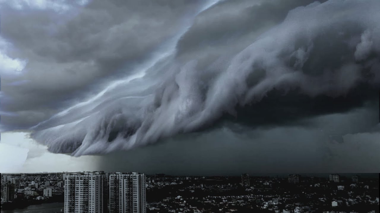 Incredible Time Lapse Shows a Huge Dark Clouds Over Vietnam and Malaysia