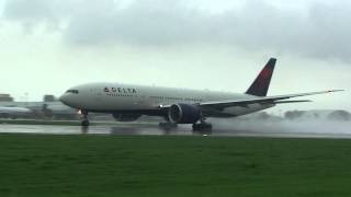 2012/7/24 香港颱風韋森特影響轉降高雄國際機場 達美航空 777-200LR N704DK
