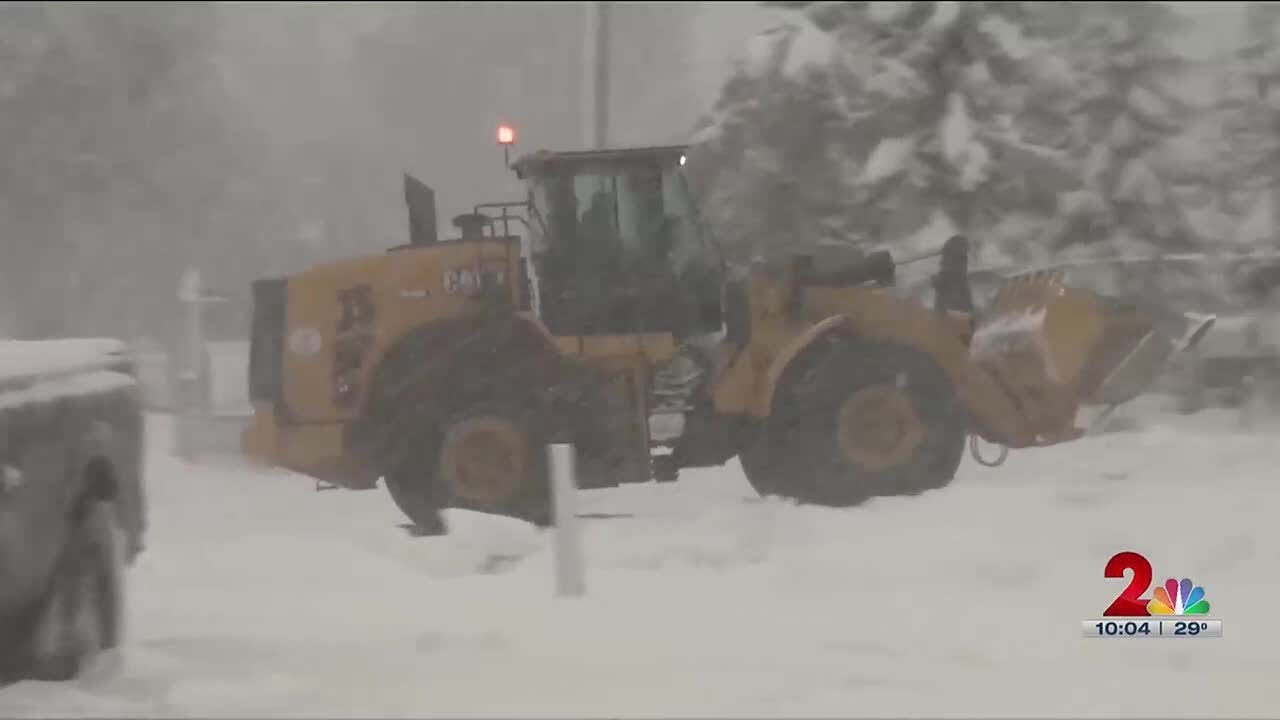 Mayor declares snow emergency as crews work around the clock - YouTube