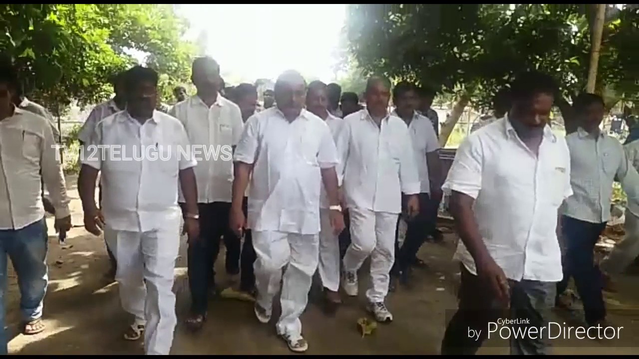 Mudragada padma nadam nu Adukunna AP police // ముద్రగడ పద్మనాధం అడ్డుకున్న పోలీసులు