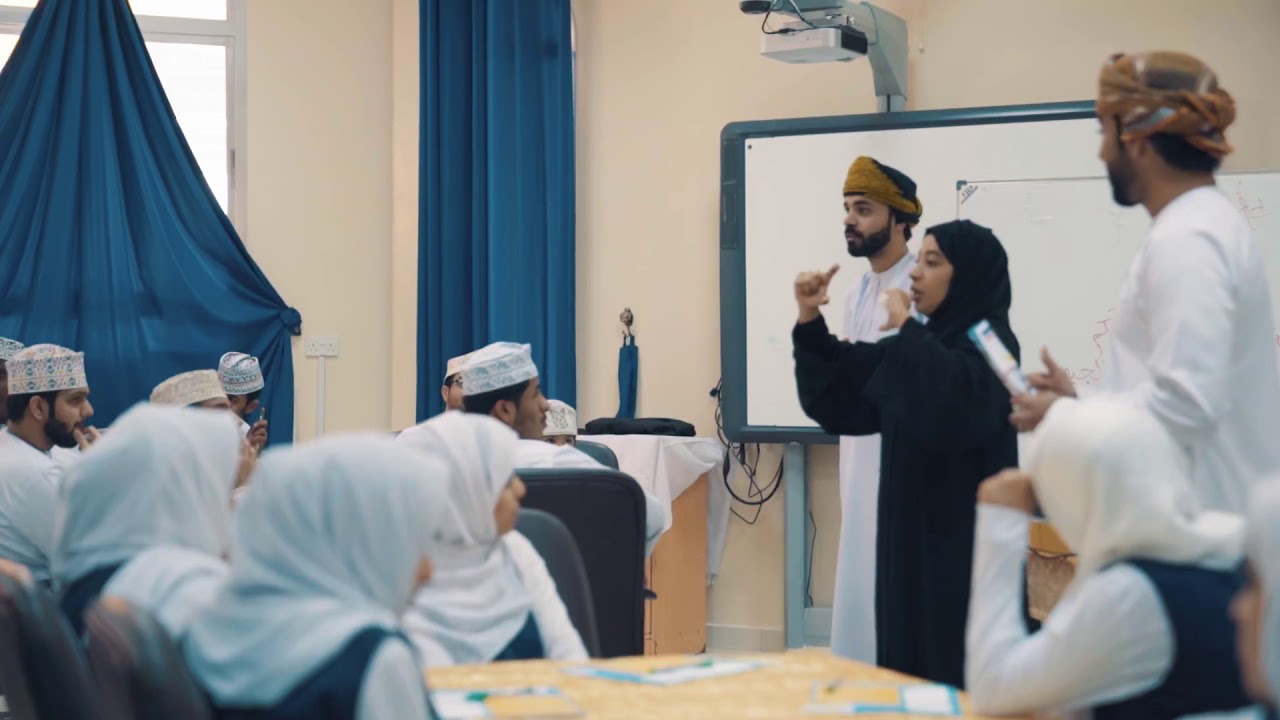 برنامج المستثمر الصغير في مدرسة الأمل للصم ضمن مبادرة بصمات وطن من #بنك_مسقط!