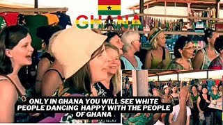 Only in Ghana you will see white people dancing happy with the people of Ghana it's not easy 🇬🇭🇬🇭🇬🇭