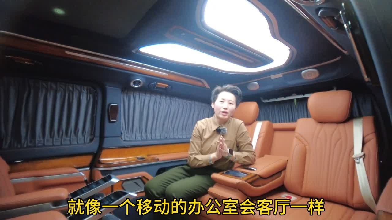 首席鉴车官 黑金迈巴赫双拼外观 舒适按摩头等舱内饰 奔驰V260L迈巴赫版 喜欢吗？ - YouTube