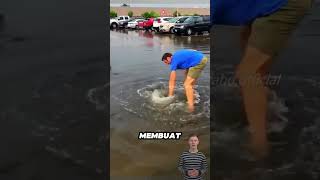 CARA MENYURUTKAN BANJIR DENGAN ILMU FISIKA #shorts #trending #shortsviral #banjir