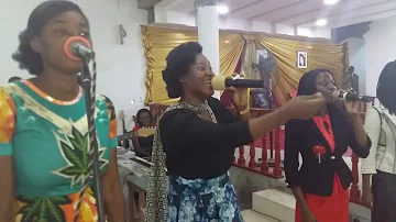 PRÉCIEUSE SOEUR THETHE MAKABI visite le plein évangile de libreville au Gabon