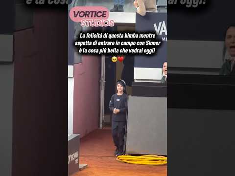 Video La felicità di questa bimba che aspetta di entrare in campo con Sinner ?