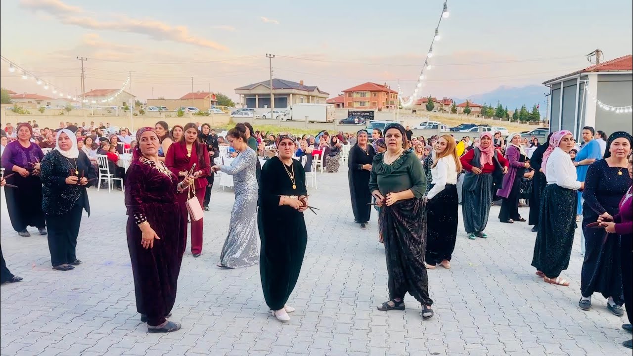 Büyükkarabağ Köyü Müzikleriyle ve Oyunlarıyla￼