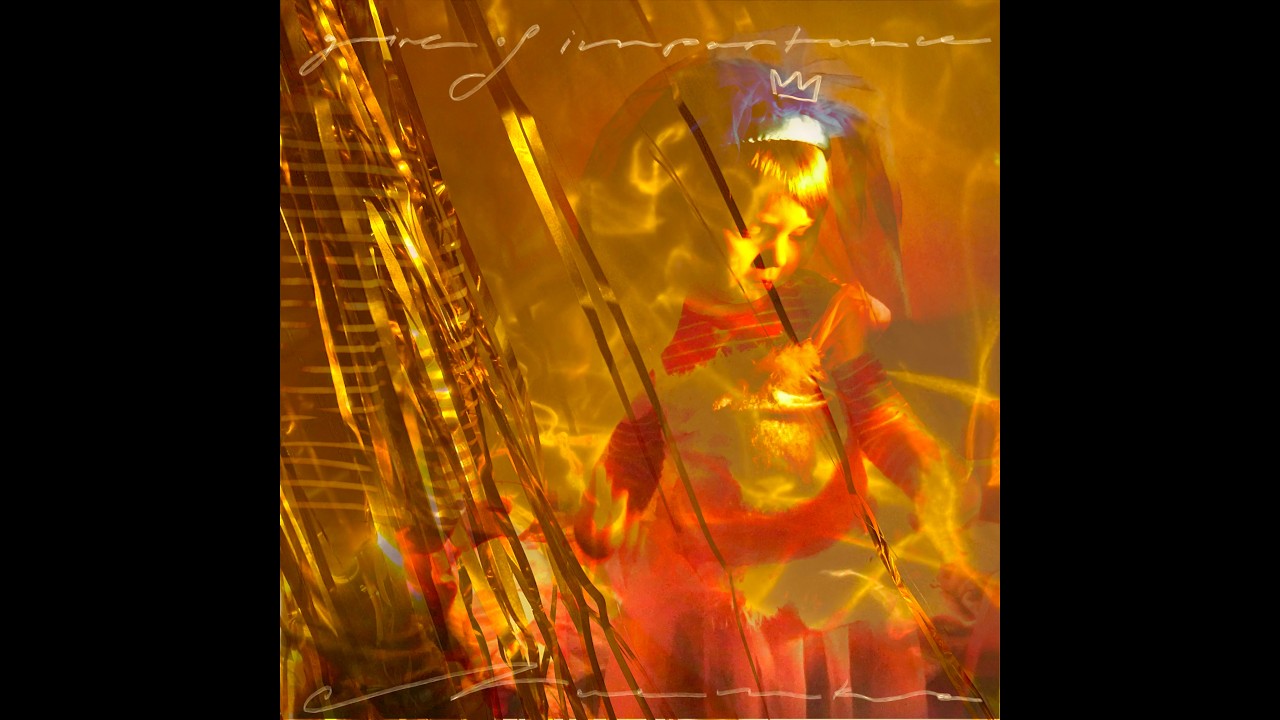 Noemka - girl of importance (Official Lyric Video)