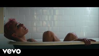 Video thumbnail of "Halsey - Without Me"