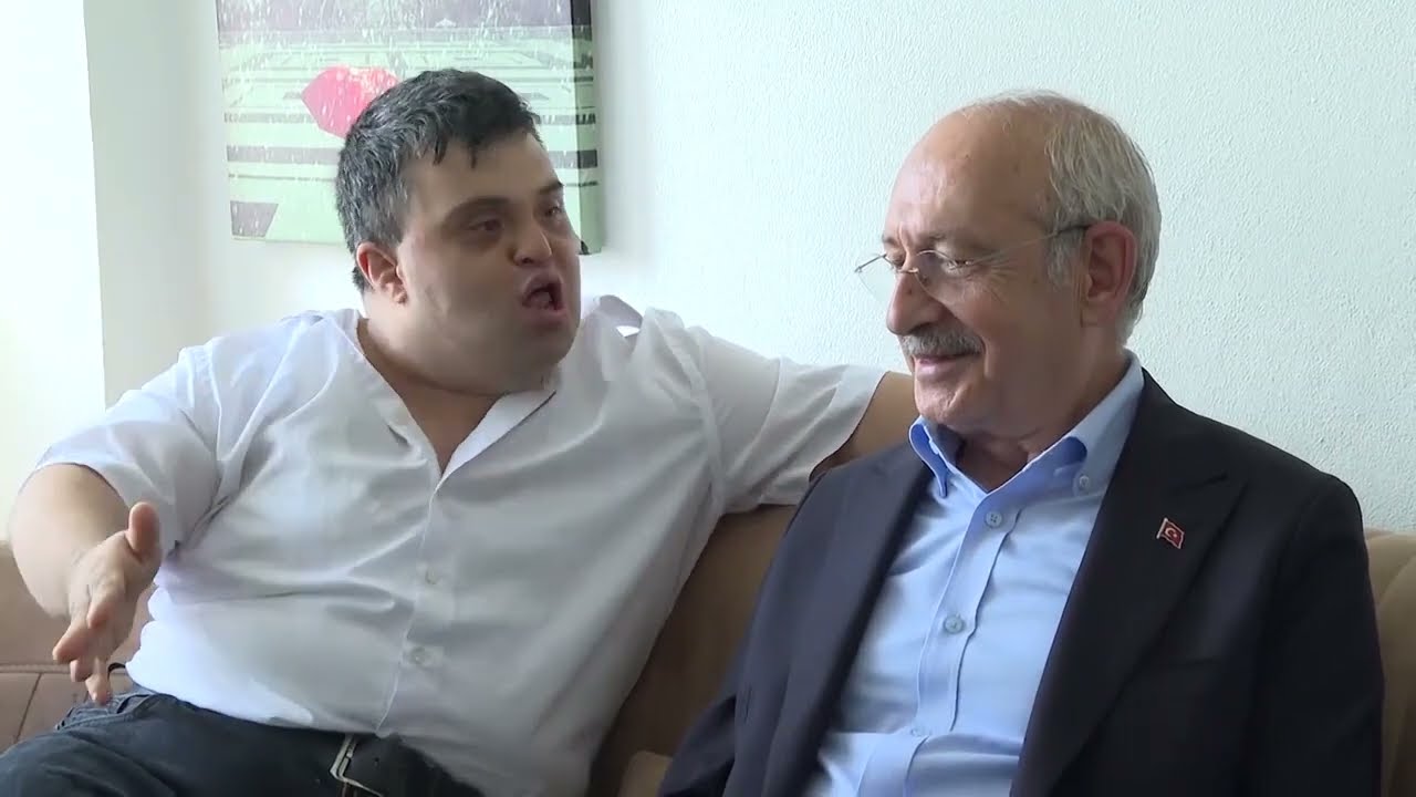 Kılıçdaroğlu, bağlama sanatçısı down sendromlu Çağatay Aras’ı ziyaret etti