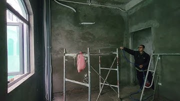 Công đoạn tưới ẩm bảo dưỡng lớp trát tường khi thi công hoàn thiện shophoue Vinhomes Oceanpark 123