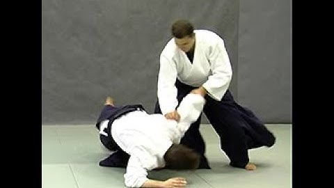 Shomen uchi yonkyo (ura) | Справочник техник айкидо | Aikido techniques reference