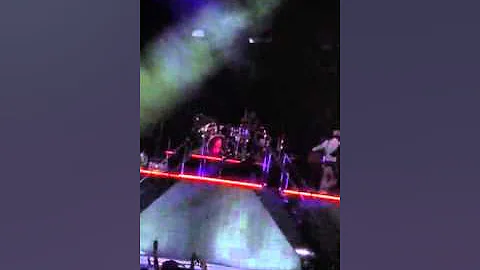 Darryl Howell on drums