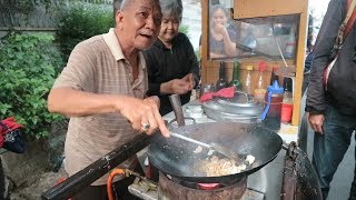 NASI GORENG KHAS SINGKAWANG YANG VIRAL DI JL KEPU TIMUR !! 2 JAM ANTRI & MAKANNYA CUMA 5 MENIT !!