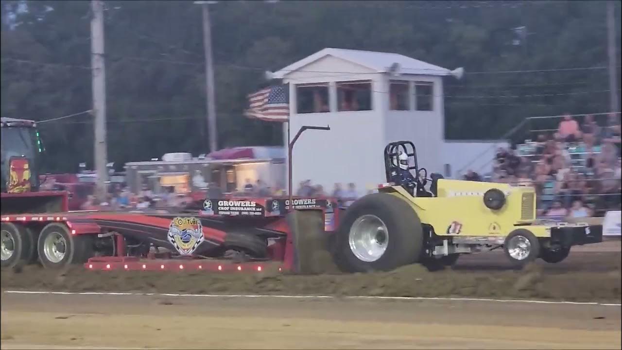 LIGHT SUPER STOCK TRACTORS BATTLE OF THE BLUEGRASS PULL FAYETTE COUNTY