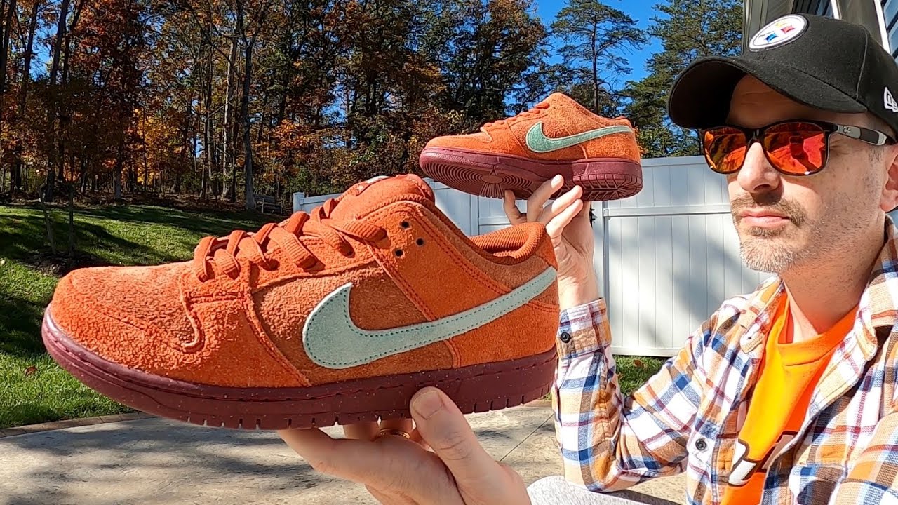 EARLY LOOK NIKE SB DUNK LOW MYSTIC RED ON FEET REVIEW - YouTube