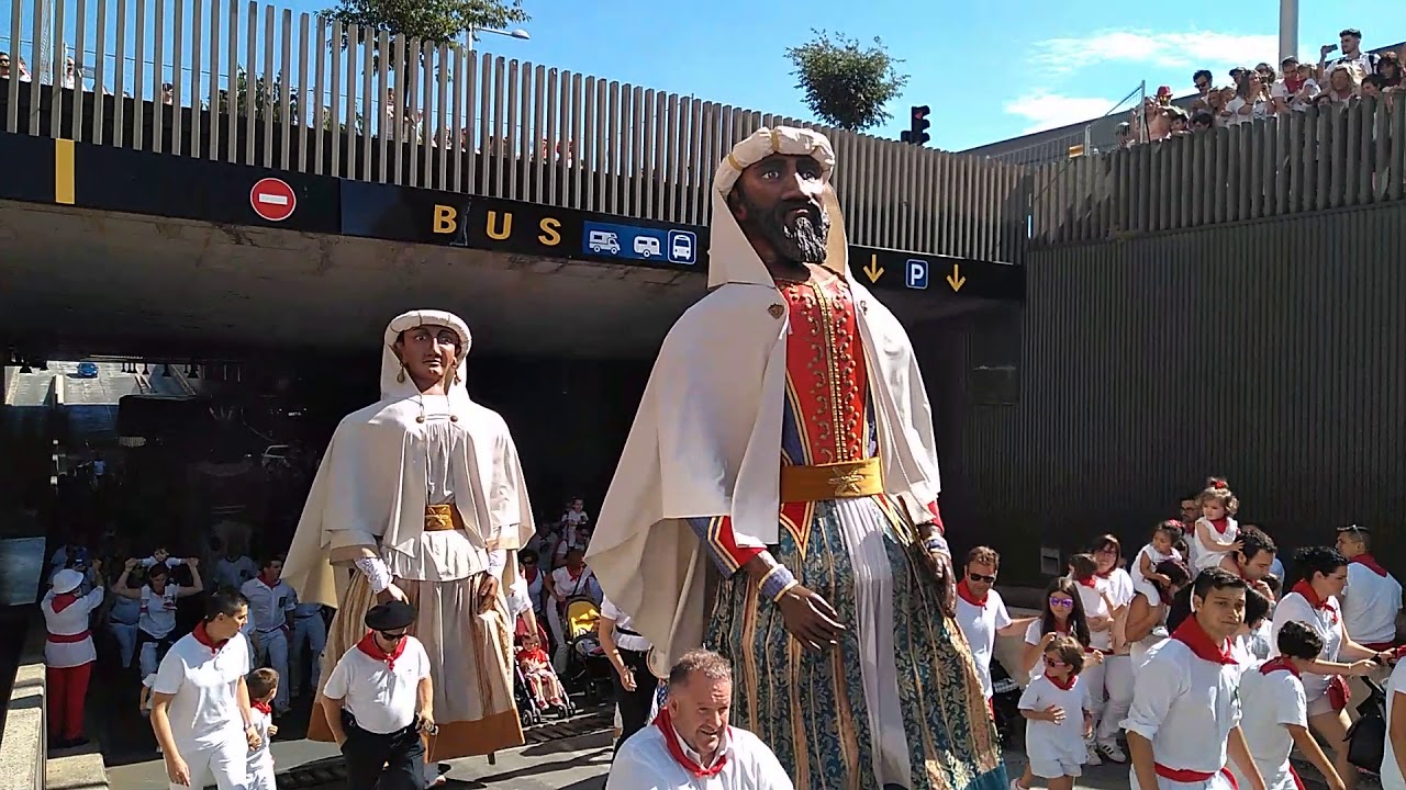 Gigantes de Pamplona - PRIMERA SALIDA SAN FERMÍN 2018