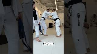 Jiu-Jitsu: A Arte da Queda e a Estratégia da Guarda #shorts