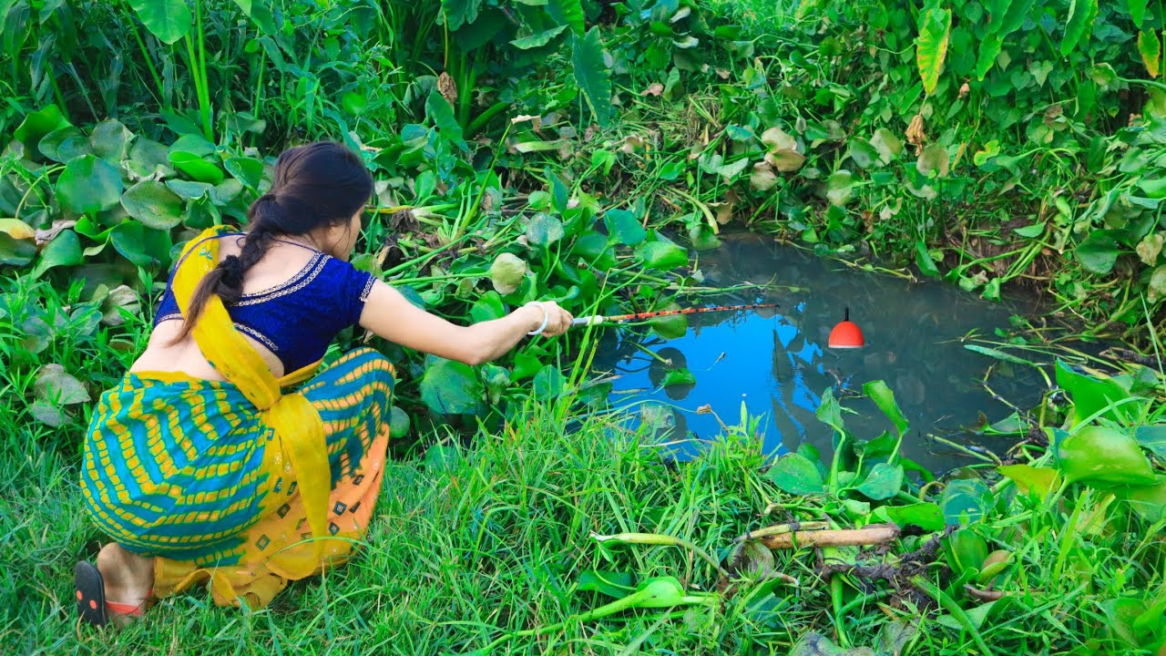 Fishing Video || I was Amazed by the Fishing Skills of the Young Lady || Hook Fishing