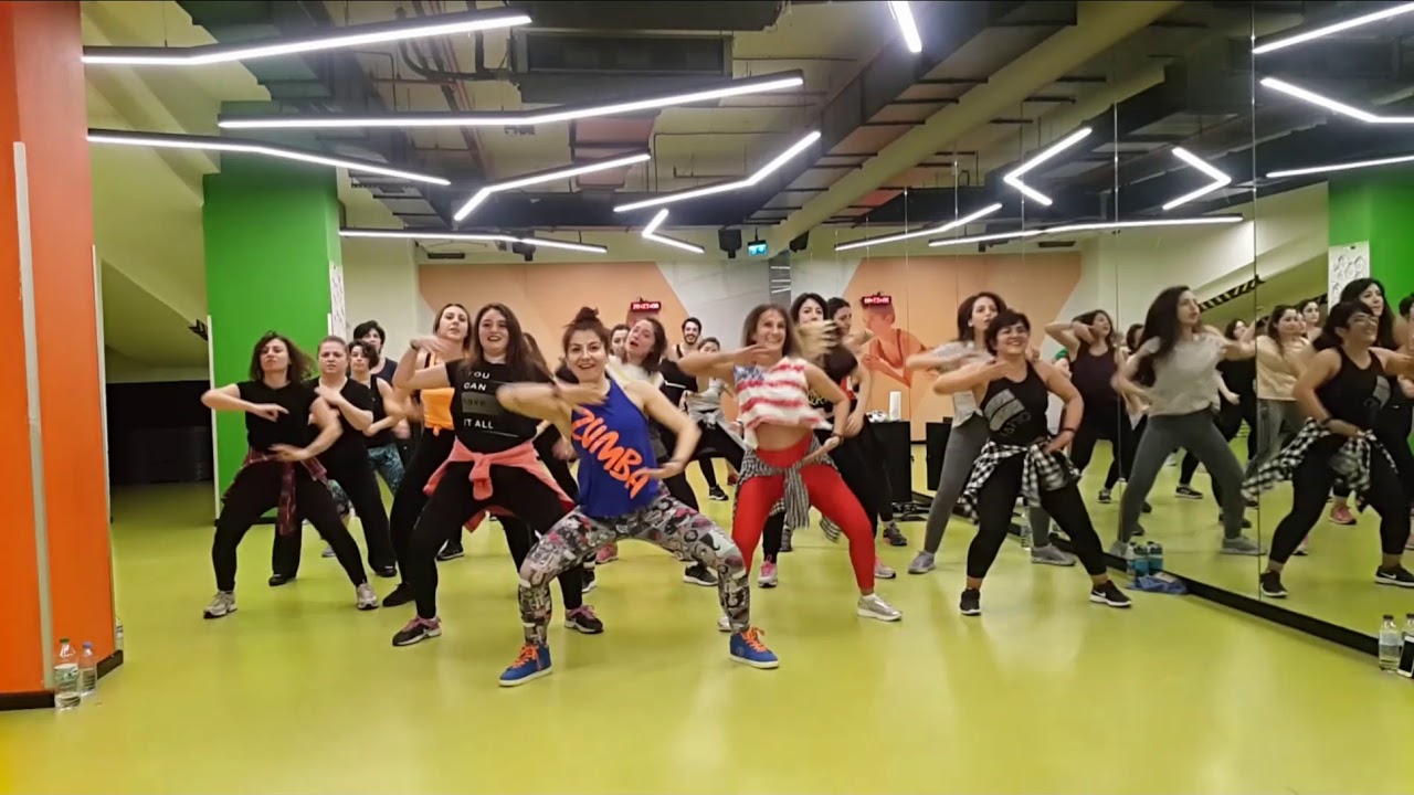 BOLLYWOOD ZUMBA / AANK MAREY / CHOREO BY SHEILA JEAN video to gif