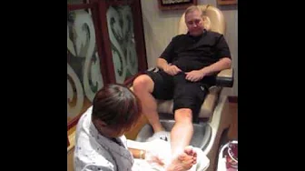 Ticklish man gets his first pedicure - HILARIOUS!