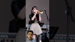 The Way She Hold Her Laugh  concert  izone trumpet