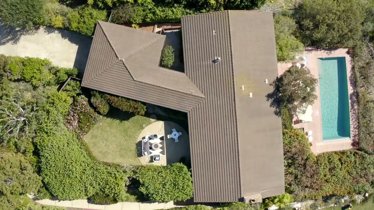 7846 Esterel Drive, La Jolla, CA 92037 | Listed by The Linda Daniels Group