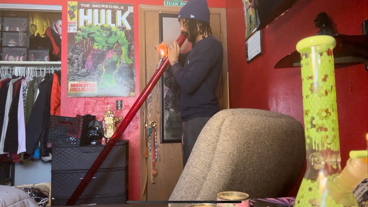 6 FOOT BONG VS REGULAR SIZE!!!