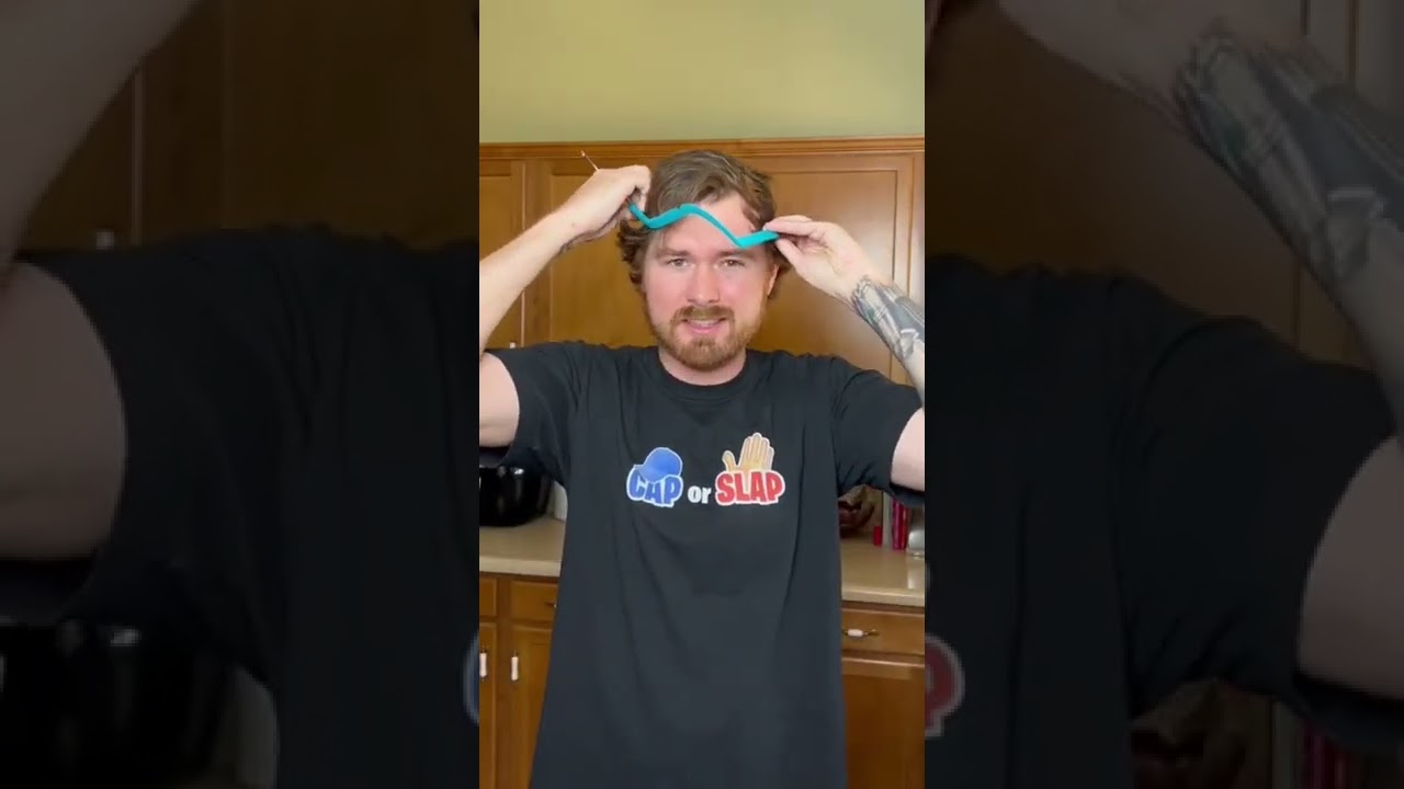 Вешалка двигает головой 🙃