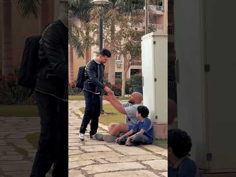 ساعد غيرك من غير مقابل