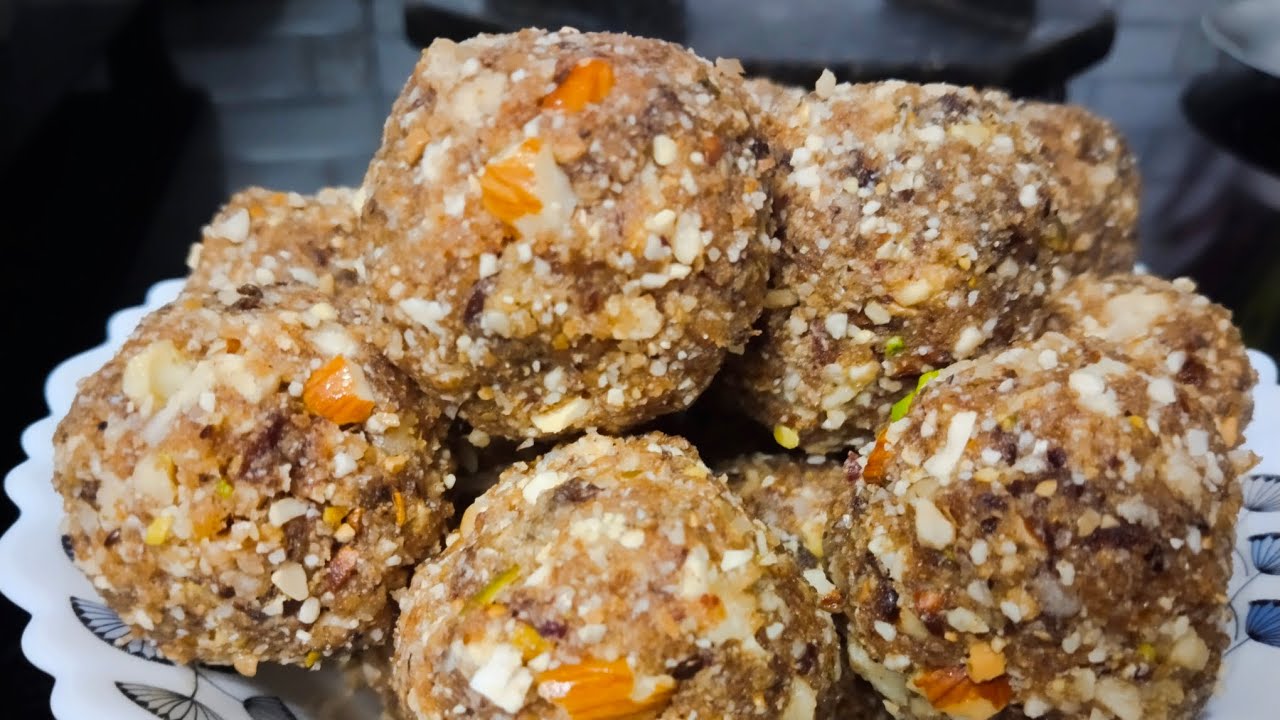 dry fruit ke naam holi ki image dikhao