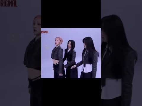 SOYEON Helping YUQI