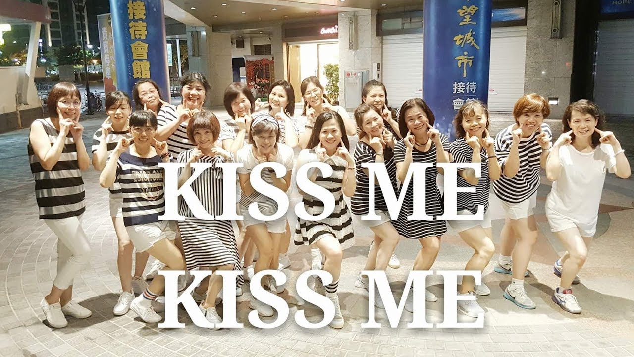 KISS ME , KISS ME ~ HAPPY DANCE (一)