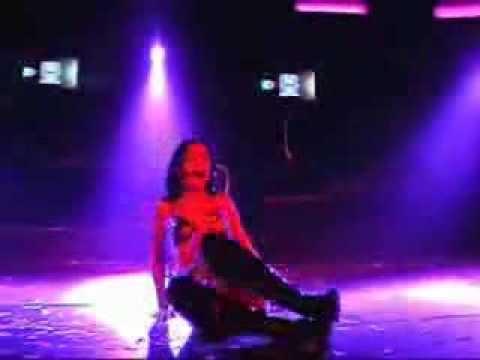 Alizee striptease completo