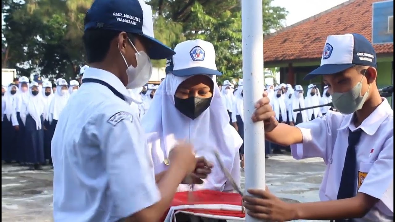 SMP N 3 WANASARI BREBES - UPACARA BENDERA DALAM RANGKA HARI PENDIDIKAN NASIONAL TAHUN 2022