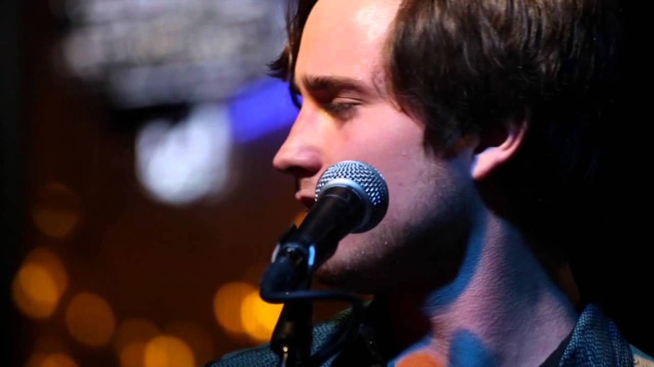 Slow Dancing adlı videoyu YouTube'da izle Slow Dancing adlı videoyu YouTube'da izle