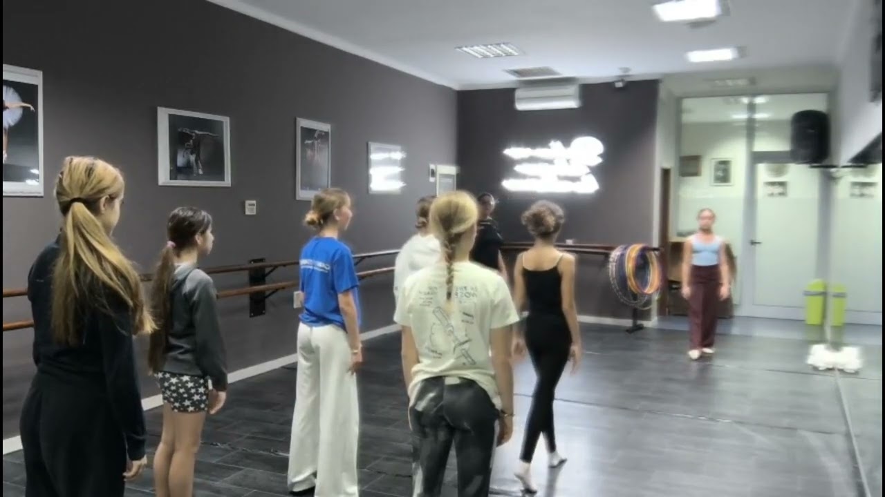 Fase 2, creación. Academia Entre Siluetas en pleno proceso de creación de la pieza HORIZONTE