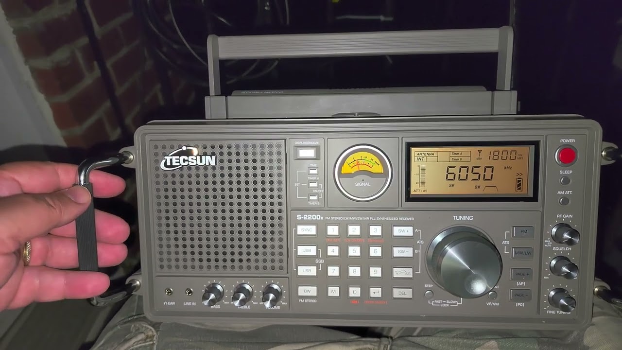 Last remaining HCJB frequency 6050 kHz sometimes play great Ecuadorian music