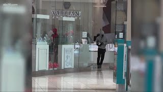 Roseville Galleria jewelry store smash-and-grab theft involved 10 people