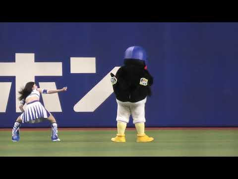 【マスコット交流】つば九郎 恒例チアドラへのTシャツかぶせ 現地映像