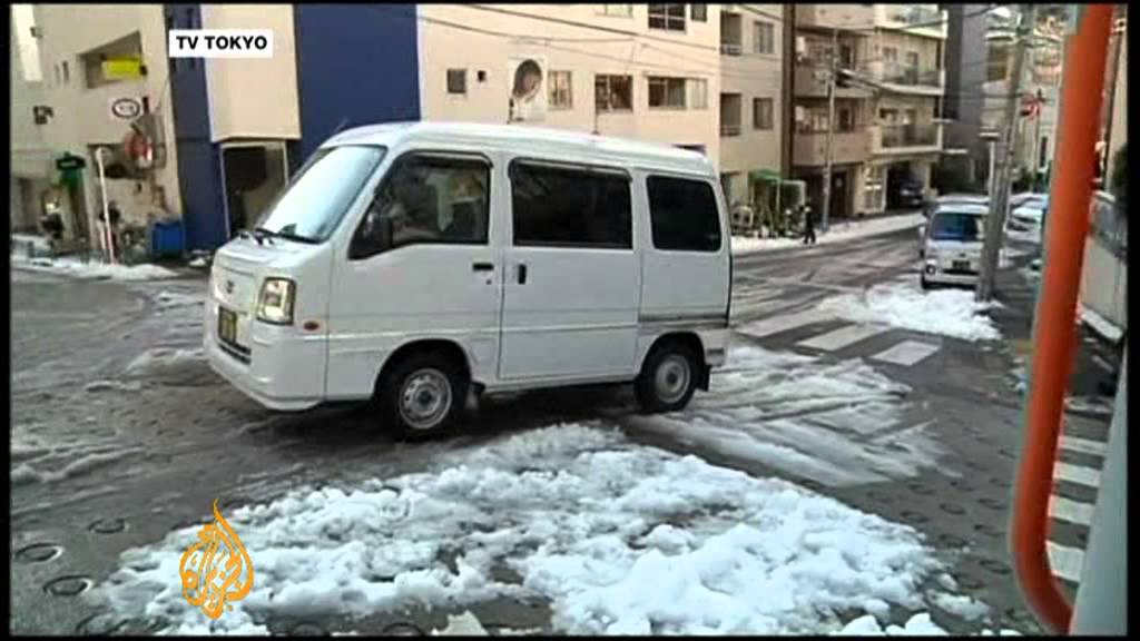 طوكيو تعاني من تساقط الثلوج الكثيف