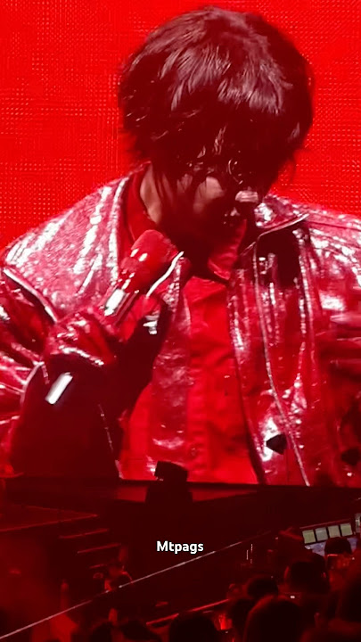 Hobi looking for his earpiece is so cute 🥰 #jhope #hopeonthestage Macau D1 #vipseated