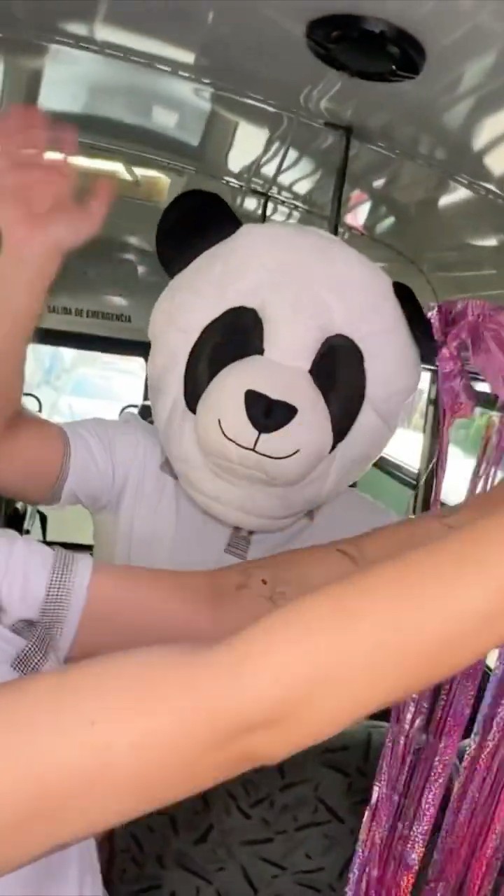 24 EN UN AUTOBÚS