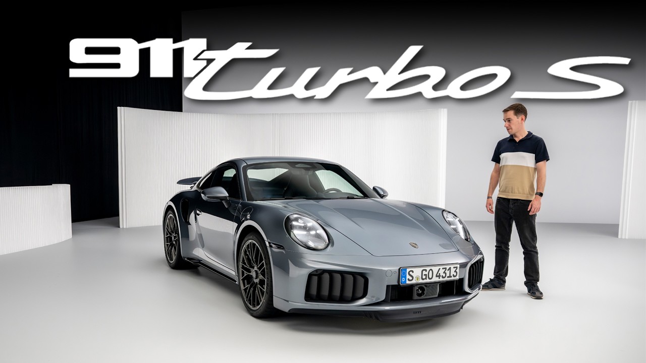 ポルシェ 911 (992)TurboSChristmasEdition2021 Porsche 911 Turbo S (992) 1:43 Scale Model Car - Carmine Red