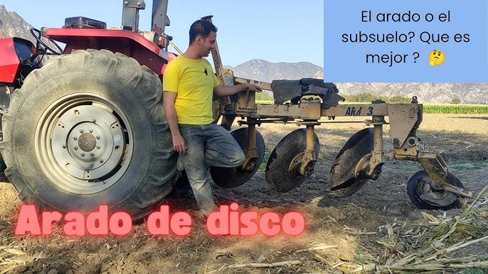 Tractor Corta Surcos En Campo Agrícola Para Siembra Tractor Agrícola Con  Arado Rotativo Grada Preparación De La Tierra Para La Sie Almacen De Video  - Vídeo de agroindustria, planta: 213727691