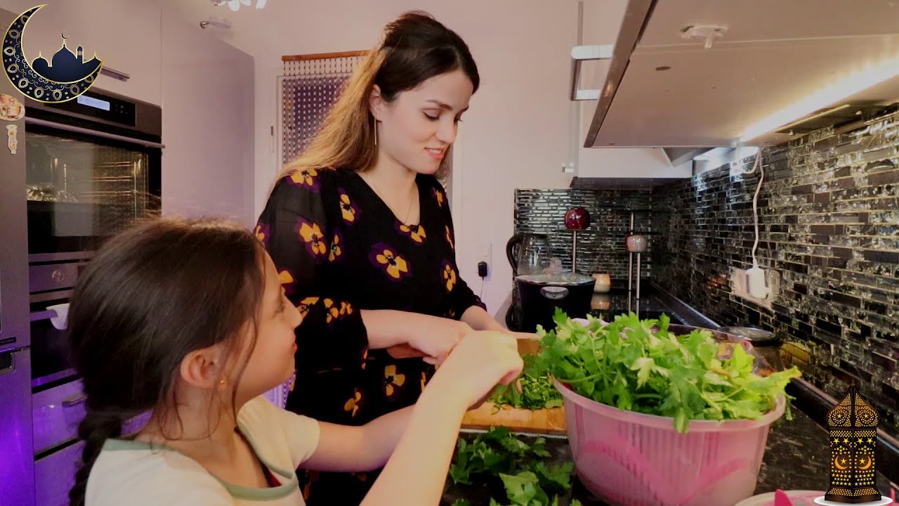 خليت رودينا تحشي الدجاجه😆 اطيب فطور من ايدها 😍