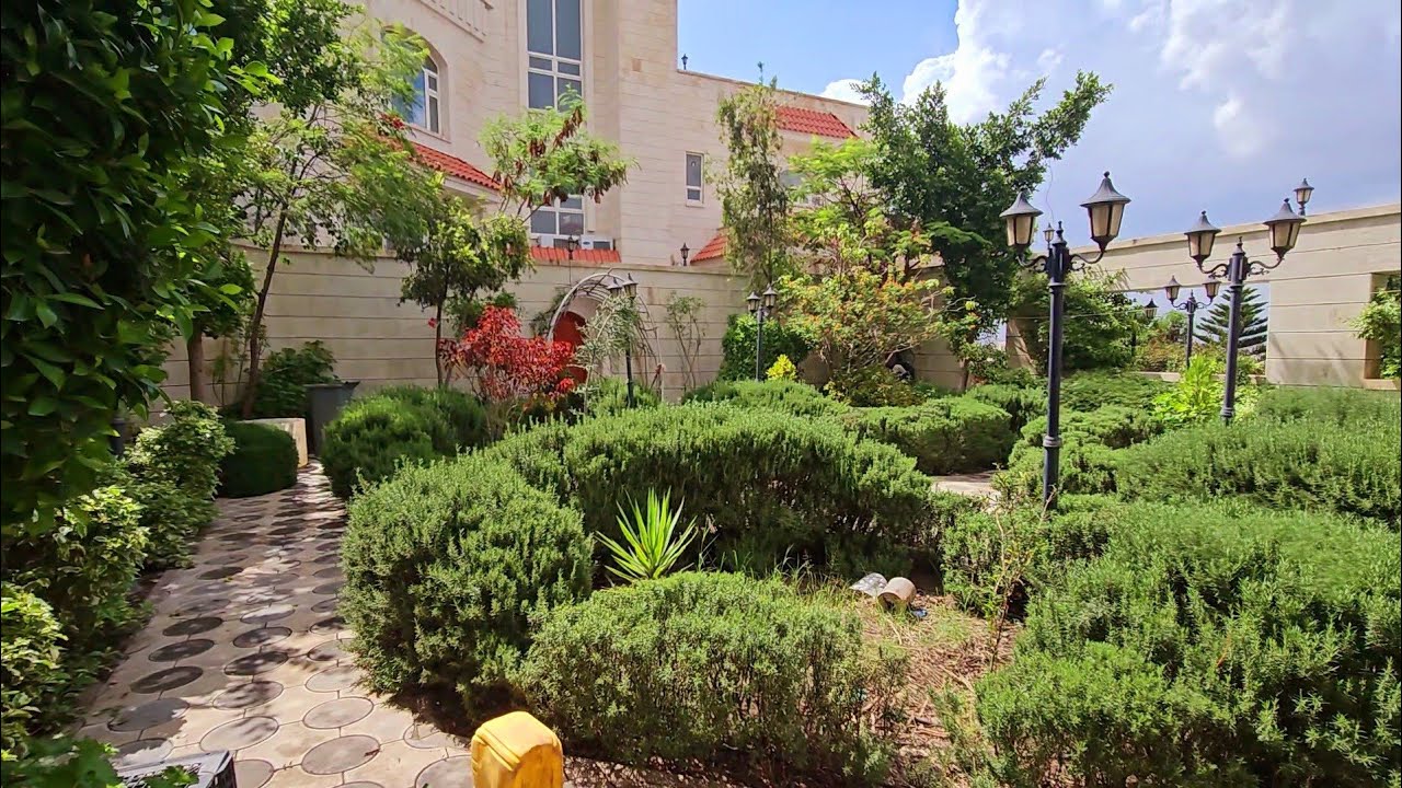 قصر ملكي فخامة مع المسبح والجاكوزي ومصعد وحديقة ونافورات مطل على العاصمة اعلان رقم 1450