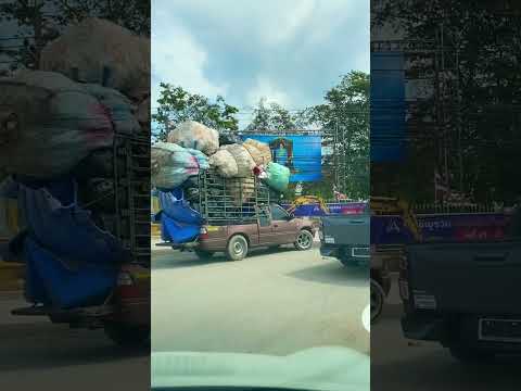 In THAILAND a PICK UP truck is limitless!! 😮