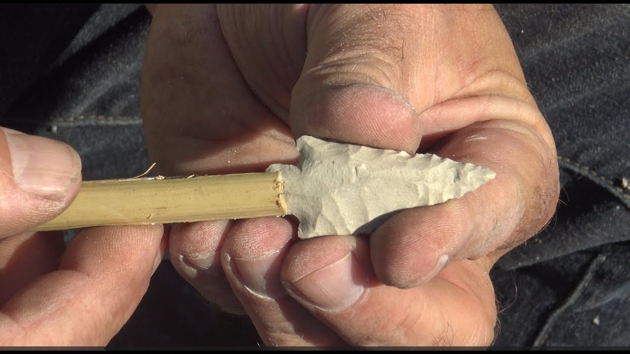 flintknapping a johnstone (toilet porcelain) arrowhead