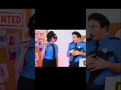 جذبت فتاة انتباه ضابط شرطة